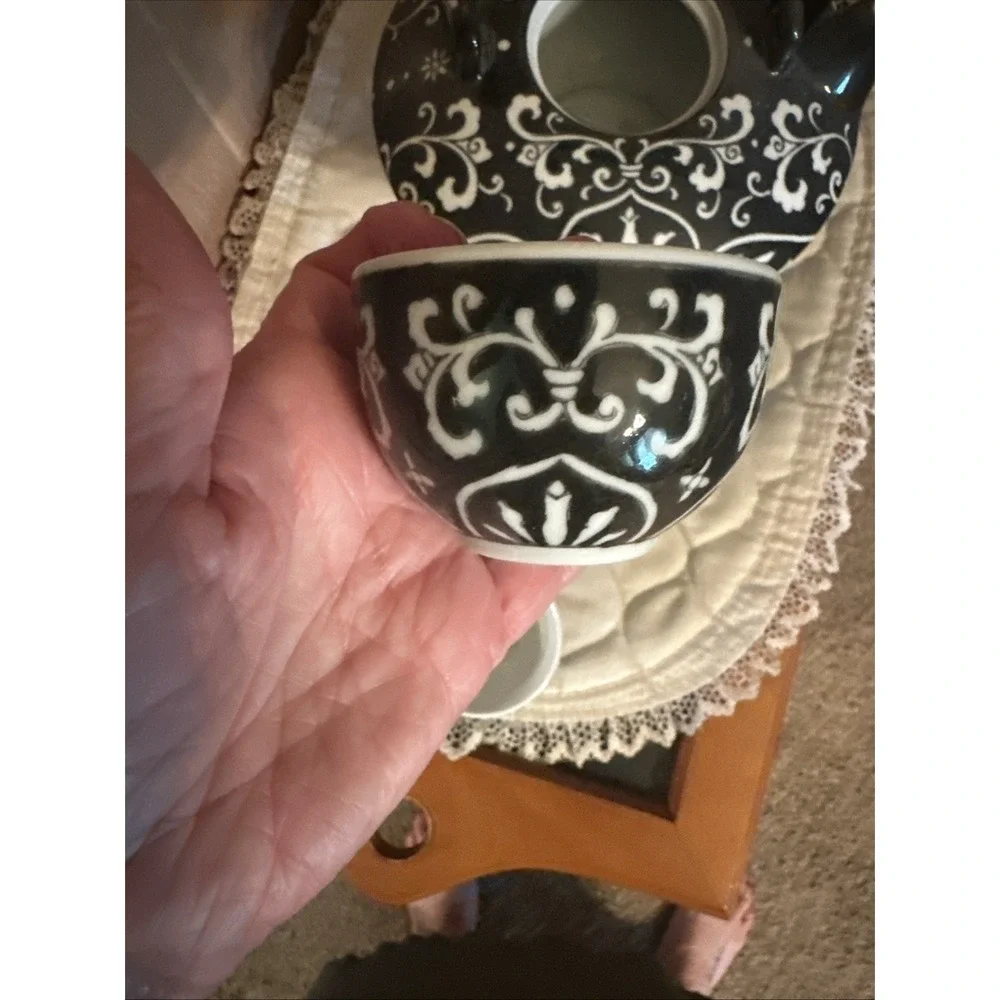 4 Black And White World Market Tea Cups, Pot And Stand Warmer For Teapot
